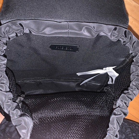🎒NWT - F21 netted mini backpack - Picture 3 of 9